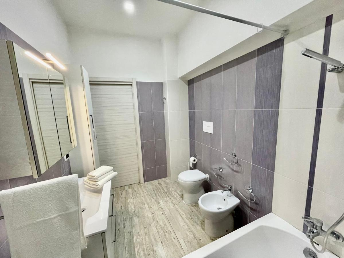 B&B Airport Serenity Suites Naples Exterior photo